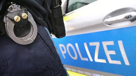 In Bad Tölz rastet ein Mann beim Einkaufen wegen der Maskenpflicht aus und verletzt eine Frau mit seinem Einkaufskorb. (Symbolbild)