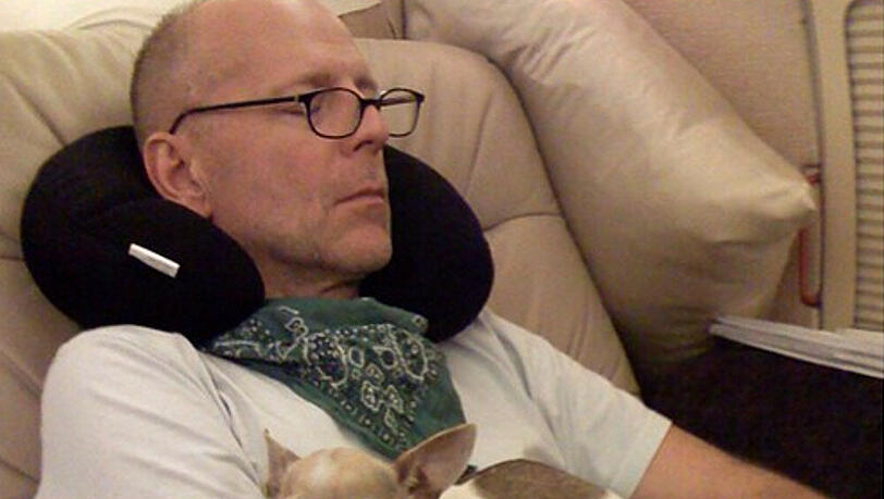 Bruce Willis mit dem Hund seiner Tochter Tallulah Bruce Willis mit dem Hund seiner Tochter Tallulah
