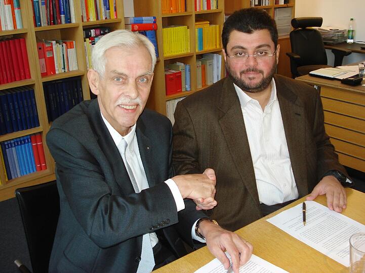 Dieter Schneider (l.) und Hasan Ismaik haben am Montag den Kooperationsvertrag besiegelt.
