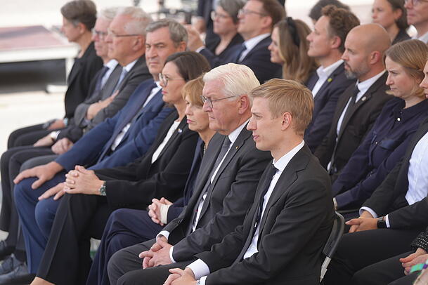 Bundespr&auml;sident Frank-Walter Steinmeier neben M&uuml;nchens Oberb&uuml;rgermeister Dominik Krause (vorn).