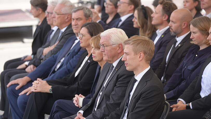 Bundespr&auml;sident Frank-Walter Steinmeier neben M&uuml;nchens Oberb&uuml;rgermeister Dominik Krause (vorn).