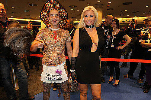 Tatjana Gsell mit einem versexten "Putz-Leopard"