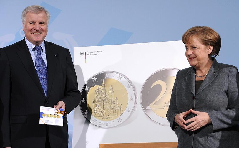 Die Bundesregierung bringt Schloss Neuschwanstein dreißig Millionen Mal unters Volk &ndash; als Motiv auf der
Rückseite der neuen Zwei-Euro-Gedenkmünze.