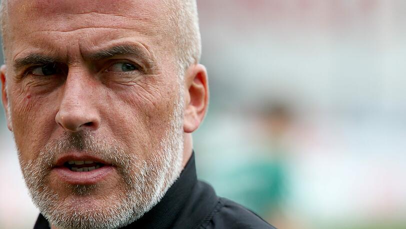 Entlqssen beim FC St. Pauli: Michael Frontzeck. Entlqssen beim FC St. Pauli: Michael Frontzeck.