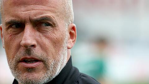 Entlqssen beim FC St. Pauli: Michael Frontzeck.