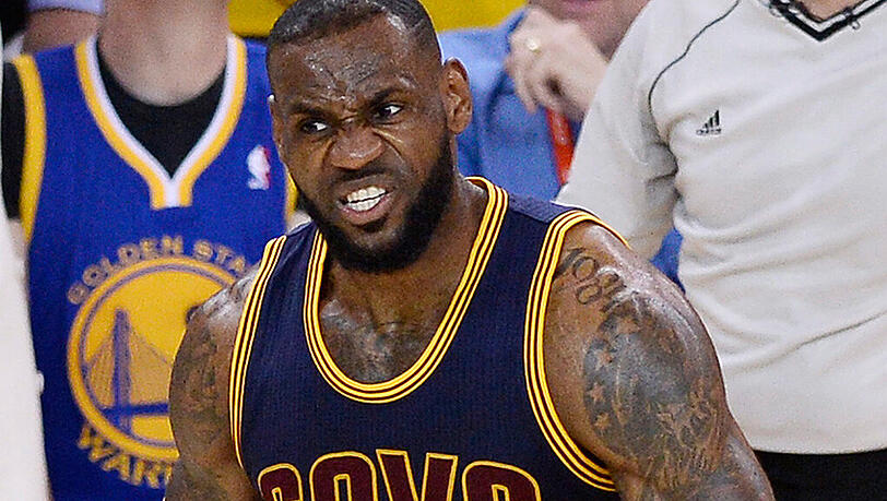 Auch die Top-Performance von Superstar LeBron James vermochte die Cavs-Pleite nicht zu verhindern. Auch die Top-Performance von Superstar LeBron James vermochte die Cavs-Pleite nicht zu verhindern.