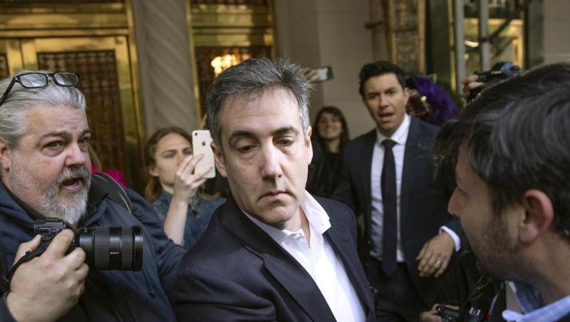 Michael Cohen (M) auf dem Weg zum Antritt seiner Haftstrafe. Michael Cohen (M) auf dem Weg zum Antritt seiner Haftstrafe.