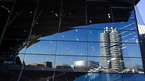 Sonnige Aussichten: der BMW-Hauptsitz in München.