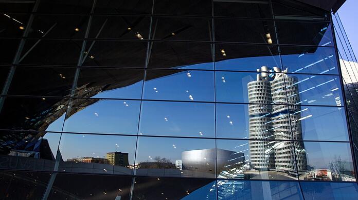 Sonnige Aussichten: der BMW-Hauptsitz in München.
