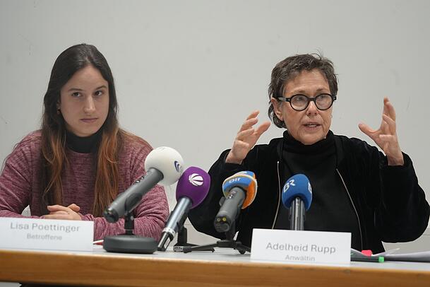 Lisa Poettinger hat sich Adelheid Rupp als Anwältin genommen. Beide sind Mitglied bei der Linken.