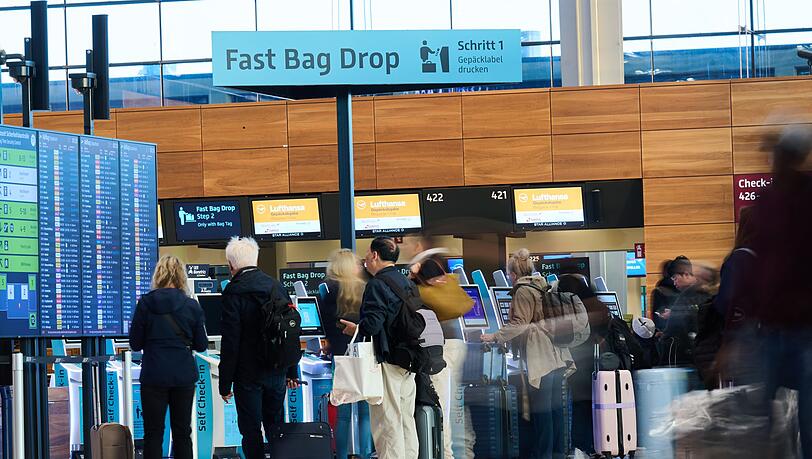 Passagiere am Flughafen BER müssen weiter mit Verzögerungen rechnen.