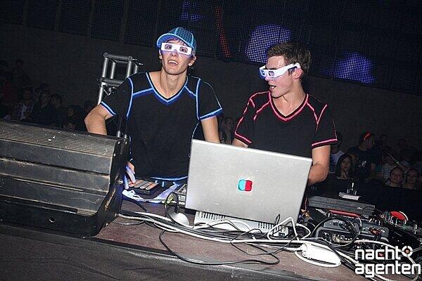 Bespielen am Samstag den Neuraum an der Hackerbrücke mit einem wuchtigen DJ-Set: Laserkraft 3D.