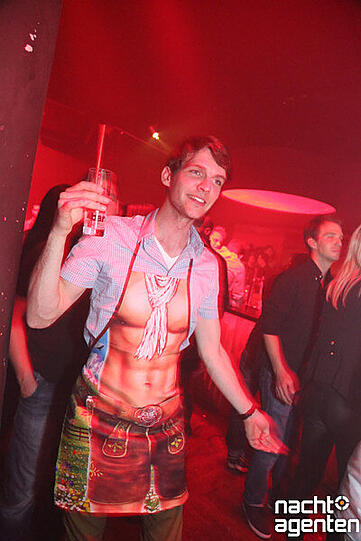 Auch beim klassischen "Milchbar Samstag" in der MilchundBar wurde wild gefeiert. Mehr Bilder unter: href="http://www.nachtagenten.de/event/19.04.2014/milchundbar/milchbar-samstag.301154.html