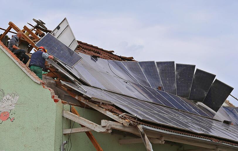 Bilder der Verwüstung aus dem Dorf Affing: Die Einwohner packen gemeinsam mit an aber der Schaden durch das Unwetter ist hoch. Die Bilder...