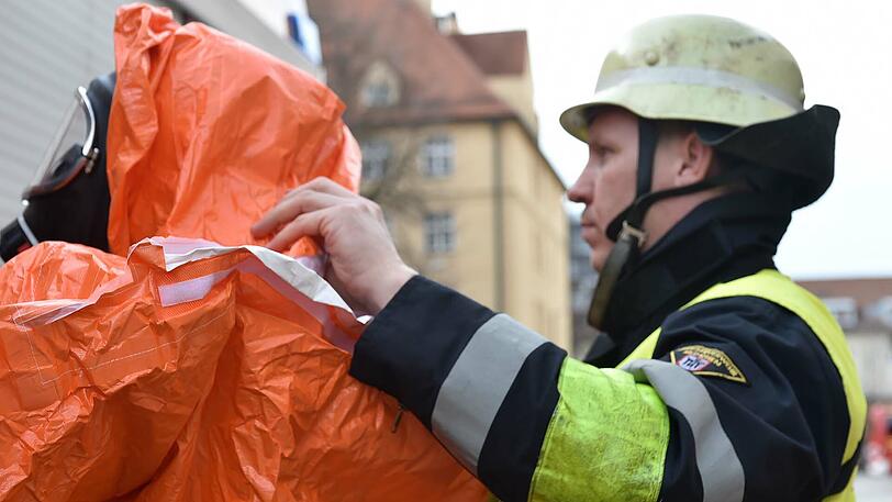 Die Feuerwehr musste anrücken und das Zollauto mit der defekten Autobatterie aus der Tiefgarage abschleppen.