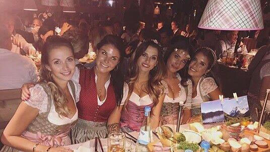 Die schwangere Lisa Ulreich, Lina Meyer (Freundin von Kimmich), Schauspielerin Nadine Menz und Cathy Hummels Die schwangere Lisa Ulreich, Lina Meyer (Freundin von Kimmich), Schauspielerin Nadine Menz und Cathy Hummels