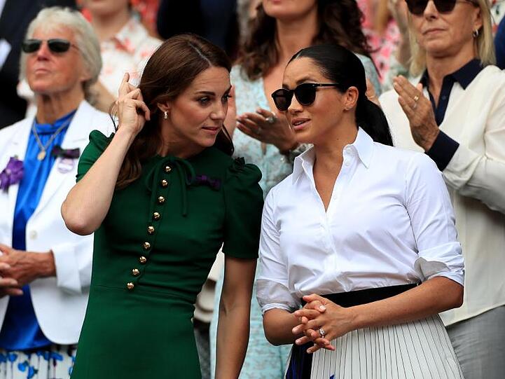 Gute Stimmung bei Kate (l) und Meghan in Wimbleton.