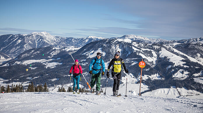 Winterwandern ist neben Skisport ein Highlight in den Orten St. Johann in Tirol.