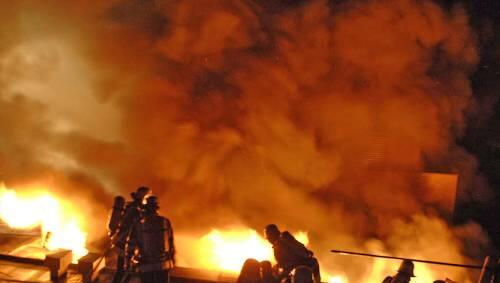 18. September 2008: Die Münchner Feuerwehr ist in derm Clemenstraße mit 120 Leuten im Einsatz. 18. September 2008: Die Münchner Feuerwehr ist in derm Clemenstraße mit 120 Leuten im Einsatz.