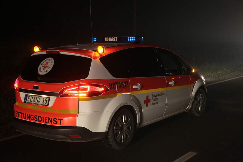 Nach dem tragischen Unfall verstirbt der 27- jährige Fußgänger noch am Unfallsort