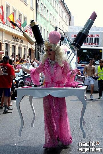 So schrill wird der CSD 2013 in der Münchner Innenstadt gefeiert. Noch mehr Partyfotos unter:  www.nachtagenten.de