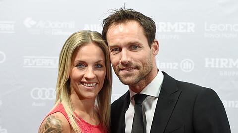 Sven Hannawald, früherer Skispringer, und seine Frau Melissa Hannawald. Foto: Tobias Hase/Archivbild