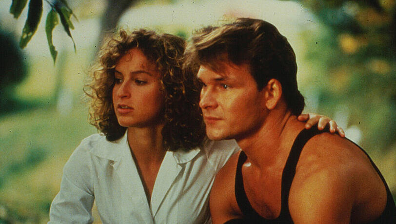 Patrick Swayze als Johnny Castle mit seinem "Baby", gespielt von Jennifer Grey. Patrick Swayze als Johnny Castle mit seinem "Baby", gespielt von Jennifer Grey.