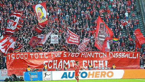 Protest-Plakat der Bayern-Fans gegen die WM in Katar.