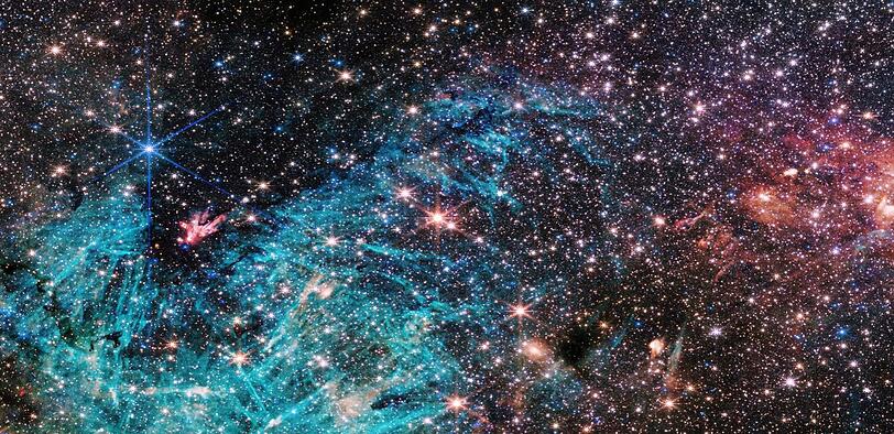 Hier entstehen Sterne und das im Zentrum der Milchstraße. Es handelt sich um die Region Sagittarius C, sie ist etwa 300 Lichtjahre vom supermassereichen Schwarzen Loch im Zentrum der Milchstraße entfernt.