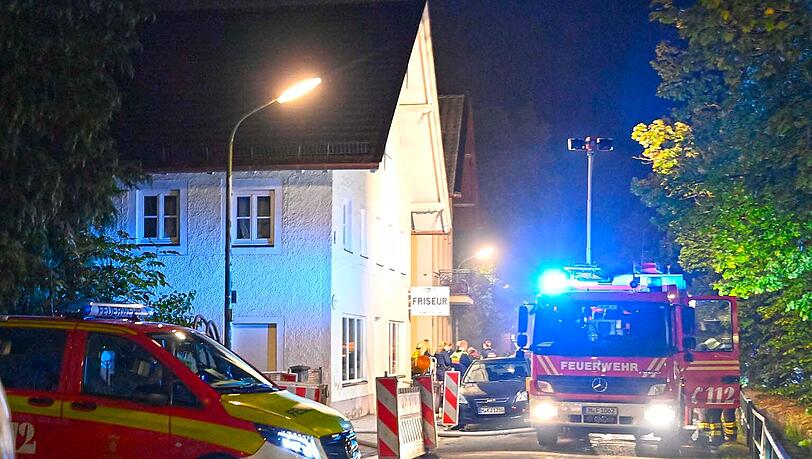 Die Feuerwehr wurde in der Nacht zum Freitag zu einem Brand im AfD-Büro Perlach gerufen.