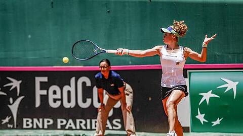 Laura Siegemund hat ihr Fed Cup-Auftakt-Einzel gegen Teliana Pereira mit 6:3 und 6:3 gewonnen.