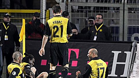 Die Dortmunder feiern ihren Halbfinal-Einzug