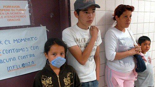 Patienten in einem Gesundheitszentrum in Mexiko Stadt Patienten in einem Gesundheitszentrum in Mexiko Stadt