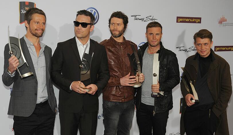 2010: Ehe mit der türkisch-US-amerikanischen Schauspielerin Ayda Field und Rückkehr zu Take That. Nach mehr als 15 Jahren feiert die Boygroup ihr Comeback in Originalbesetzung.
