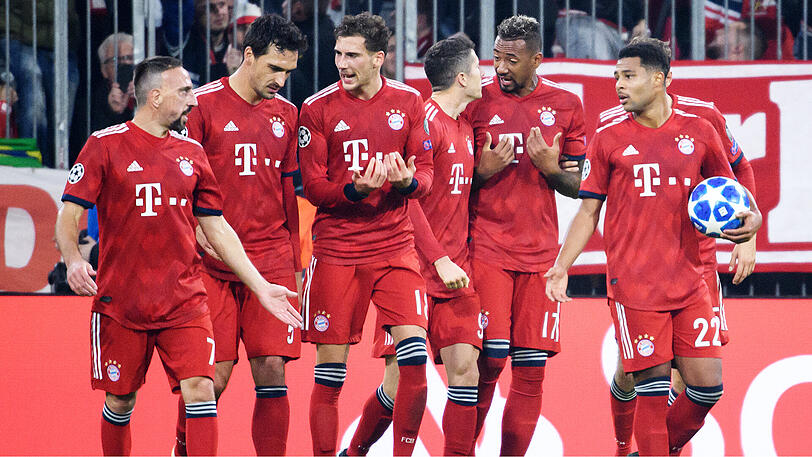 Jubeln in der Champions League: die Bayern um Franck Ribéry (li.). Doch filigran war das, was die Münchner gegen AEK Athen boten, überhaupt nicht. Klicken Sie sich in der Bildergalerie durch die Einzelkritik.