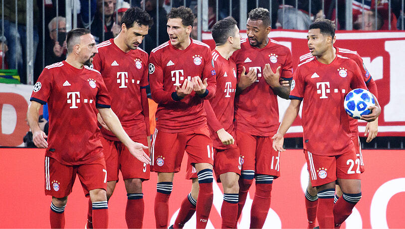 Jubeln in der Champions League: die Bayern um Franck Ribéry (li.). Doch filigran war das, was die Münchner gegen AEK Athen boten, überhaupt nicht. Klicken Sie sich in der Bildergalerie durch die Einzelkritik. Jubeln in der Champions League: die Bayern um Franck Ribéry (li.). Doch filigran war das, was die Münchner gegen AEK Athen boten, überhaupt nicht. Klicken Sie sich in der Bildergalerie durch die Einzelkritik.