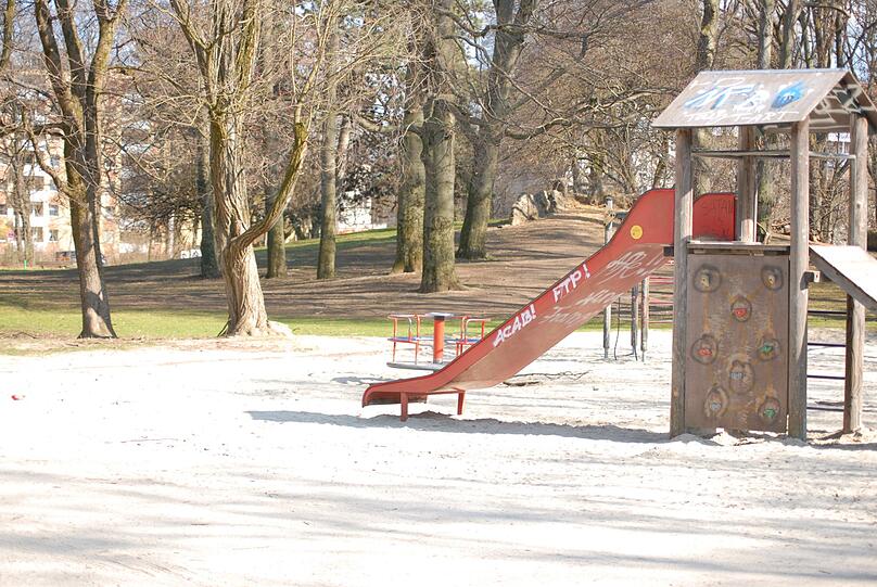 Ein leerer Spielplatz &ndash; aber nicht überall wird das Verbot beachtet.