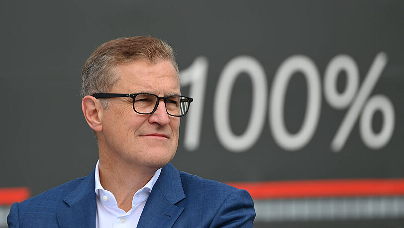 Gibt er weiterhin 100 Prozent für den FC Bayern? Die Zukunft von Vorstandsboss Jan-Christian Dreesen ist noch ungeklärt.