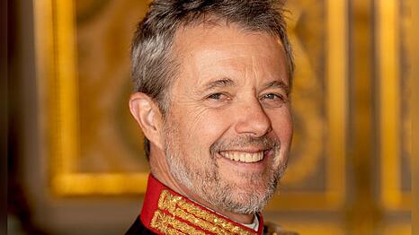 Lachender Monarch: Eines der neuen Portr&auml;tbilder von K&ouml;nig Frederik X. von D&auml;nemark.