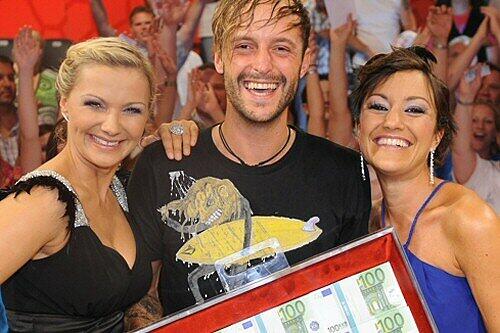 Alida Kurras (links) mit dem 'Big Brother'-Gewinner 2009, Daniel und Moderatorin Miriam Pielhau