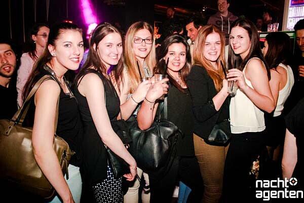 Beim "Tanz in den Mai" im Gecko Club war für jeden Musikgeschmack etwas dabei. Einige wagten sich auch mit Dirndl oder Lederhosen auf die Tanzfläche.