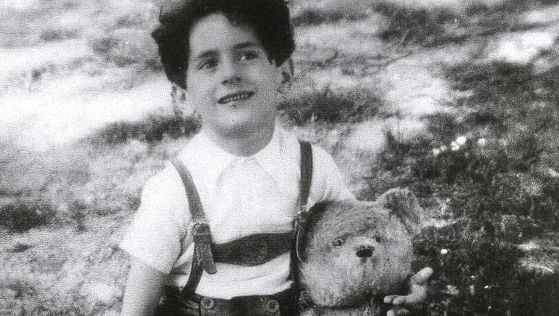 Mit Lederhose und Teddy Bruno. Mit Lederhose und Teddy Bruno.