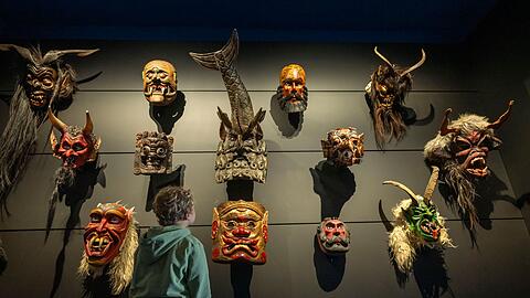 Im "Maskeum" werden auch Masken aus aller Welt gezeigt.