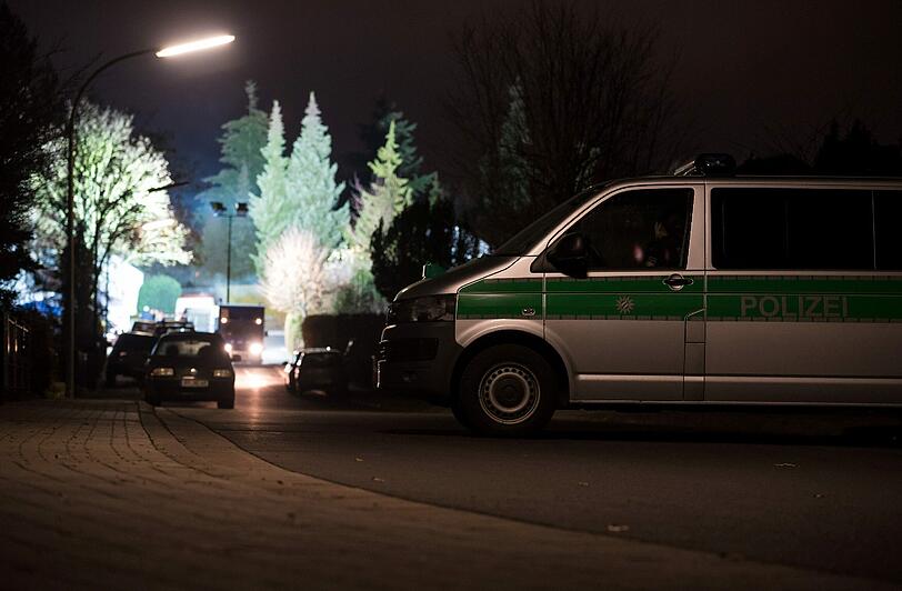Bei einem Eifersuchtsdrama in Bayreuth starben insgesamt drei Menschen, eine Person ist schwer verletzt. Der Täter erschoss seine Ex-Freundin, ihren Vater und dann sich selbst.