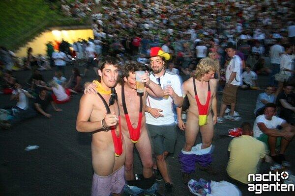 Public Viewing im Olympiastadion: So fieberten die Fans mit der deutschen Mannschaft.