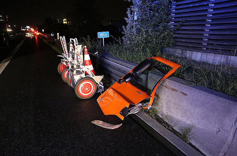 An einer Baustelle auf der A9 hat sich in der Nacht auf Mittwoch ein schwerer LKW-Unfall ereignet.