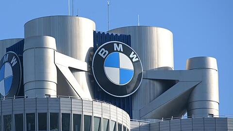 Das BMW-Logo auf dem Firmensitz des Automobilherstellers.