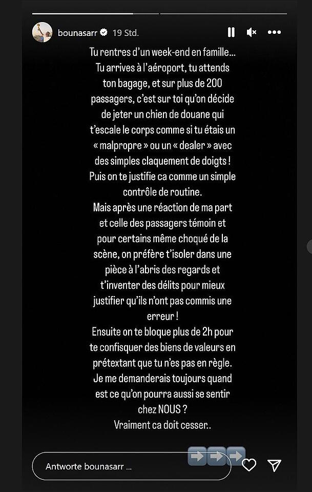 Bouna Sarr ist verärgert über die Kontrolle am Flughafen.
