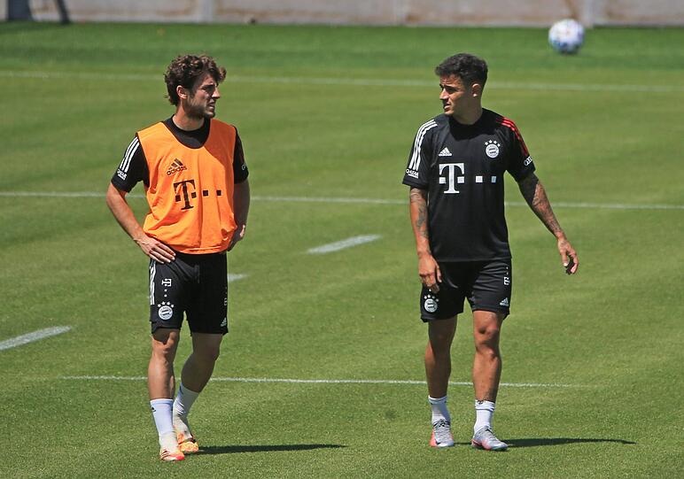 Die Leihspieler Álvaro Odriozola (l., ausgeliehen von Real Madrid) und Philippe Coutinho (FC Barcelona) wussten bislang nicht zu überzeugen, bei ihnen ist keine feste Verpflichtung geplant.