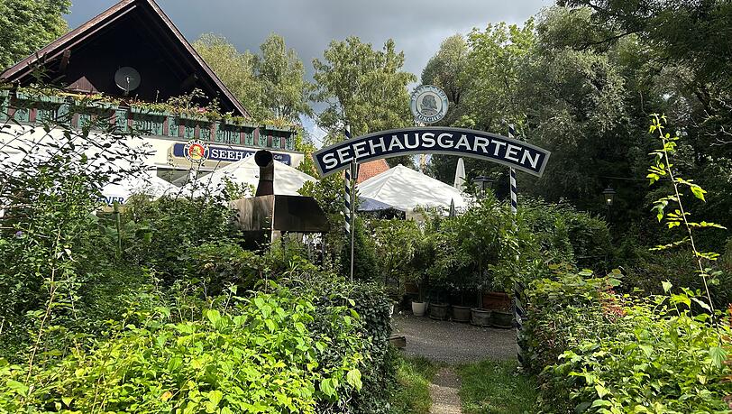Ein schöner Wirtsgarten mitten im Grünen und direkt am Feldmochinger See gibt es bei schönem Wetter im Seehaus. Ein schöner Wirtsgarten mitten im Grünen und direkt am Feldmochinger See gibt es bei schönem Wetter im Seehaus.